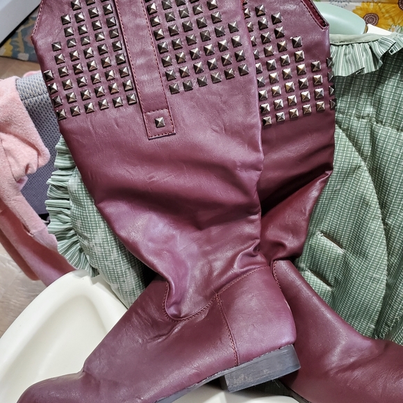 Boots - Picture 1 of 2